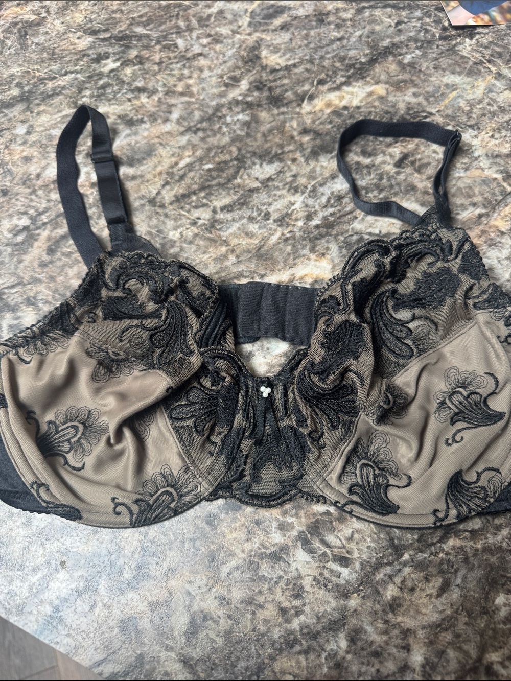 Wacoal Women's Black Embroidered Underwire Bra 36c Preowned